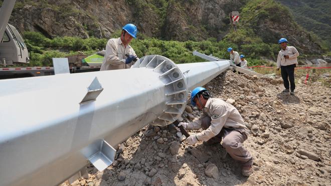 Vui quá hóa buồn! Người hâm mộ Guinea ăn mừng chiến thắng đầu tiên của đội tuyển tại Cúp châu Phi, 6 người thiệt mạng do hai xe đâm nhau